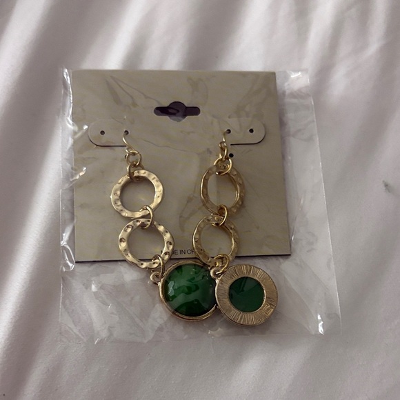 None Jewelry - Elegant Gold and Green Women's Bracelet